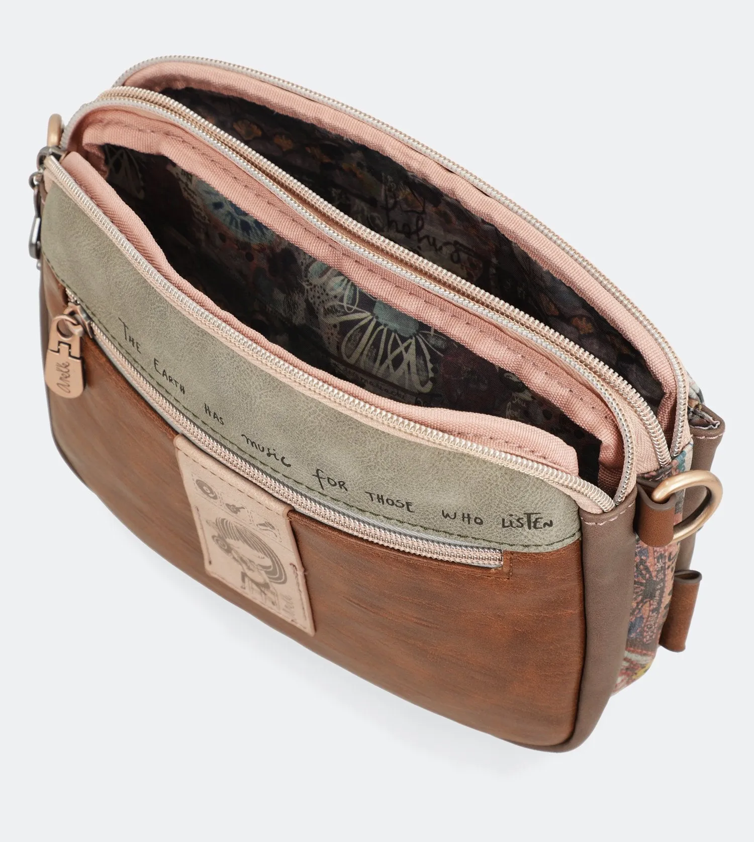 Ixchel Crossbody bag with a zip and a flap